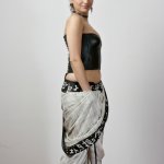 indian pussy pulling saree images