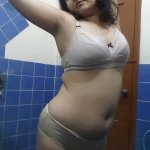 desi saree bra remove selfie image