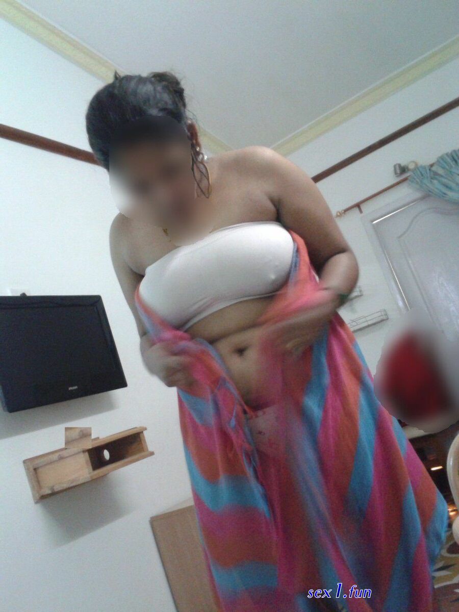 aunty naked twitter