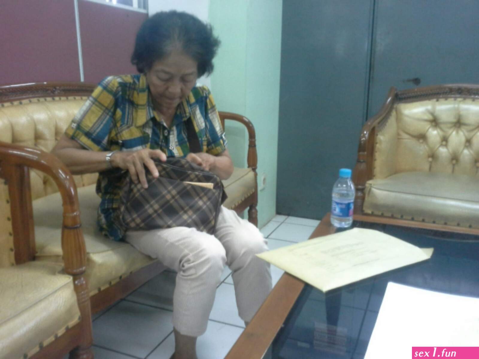 nenek ngangkang