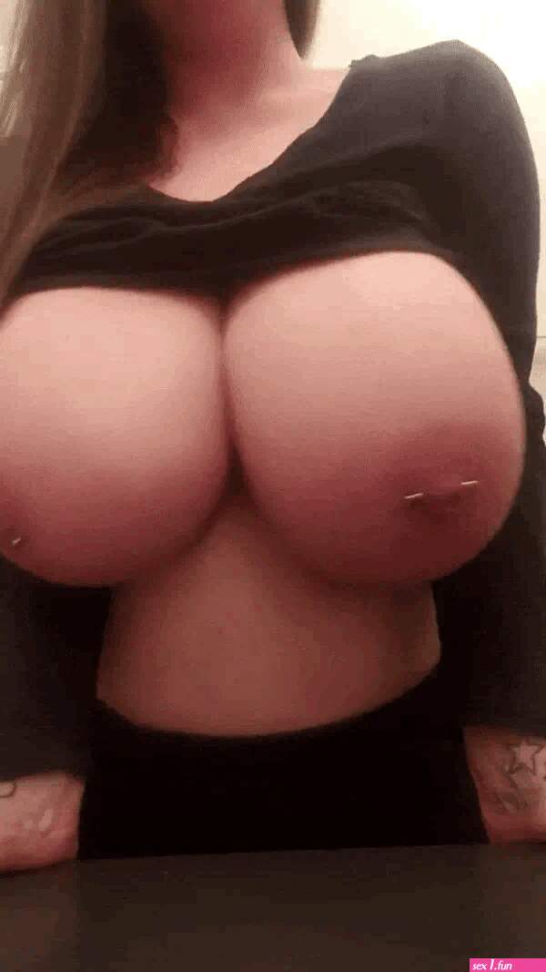 Bouncing boobs with piercings
