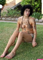 Amy Winehouse Up Close and Personal Photo 2
