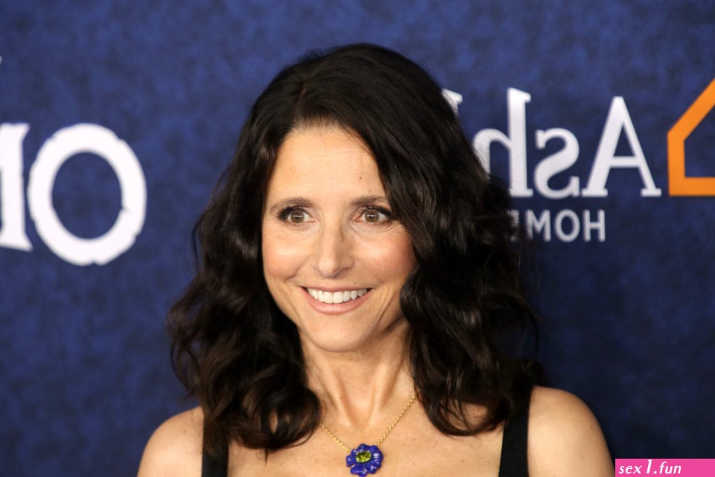 julia-louis-dreyfus-naked.jpg