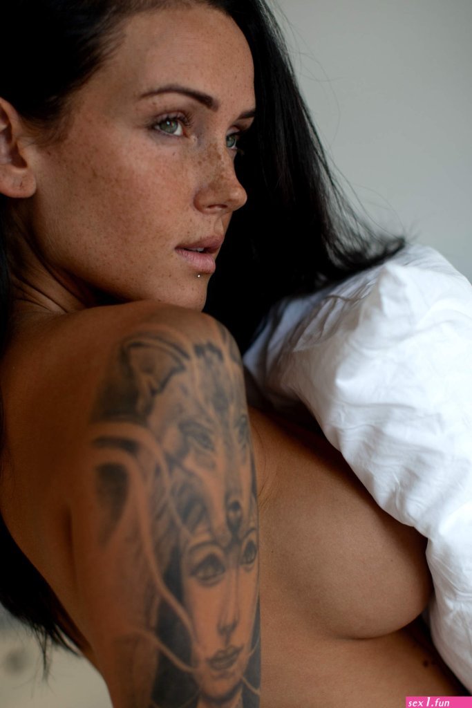 kayla-void-nudes.jpg