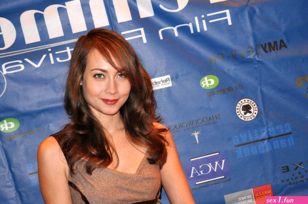 courtney-ford-leaked.jpg